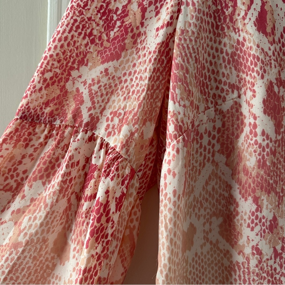 Cabi 5708 Bethany Pink Snakeprint Long Sleeve V-Neck Top Women’s Size Large - Picture 8 of 16